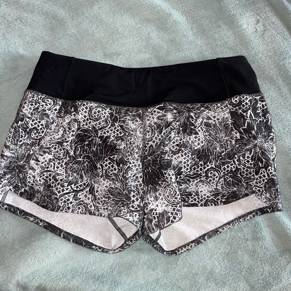 Lululemon shorts Size 6